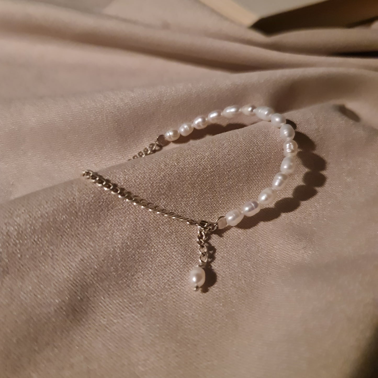 925 Sterling Silver Classy Bracelet with farmed Pearls